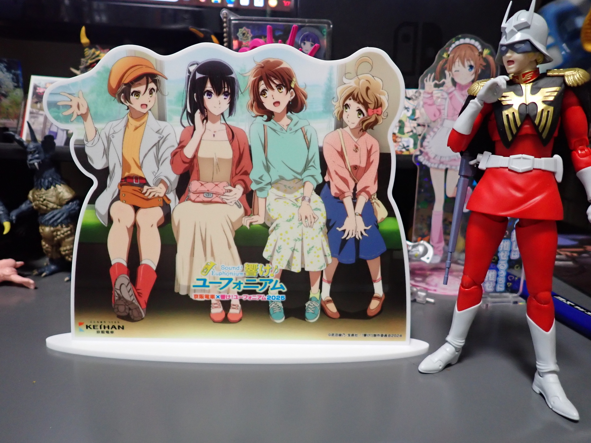 京阪電車×響け！ユーフォニアム2025」ミニチュア等身大パネル届く